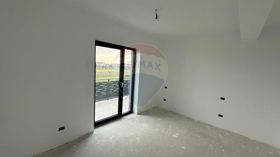 Casă / Vilă cu 4 camere Strada Vrancei - 7