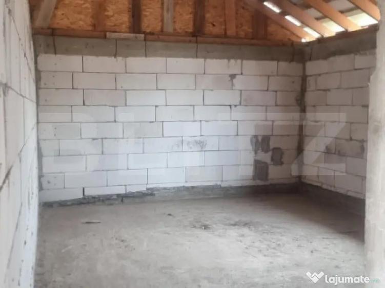 CASA LA ROSU CU TEREN - 17