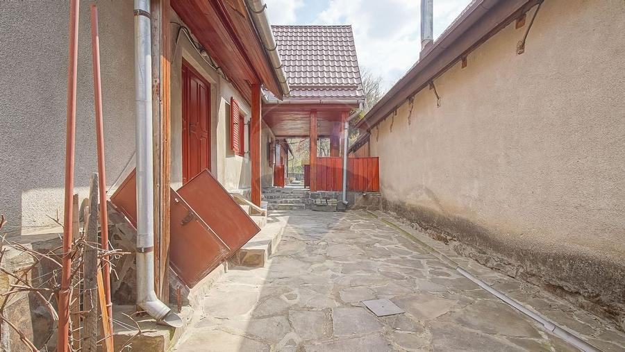 Casă autentică cu teren de 1310 mp, liniște și acces rapid către oraș - 3