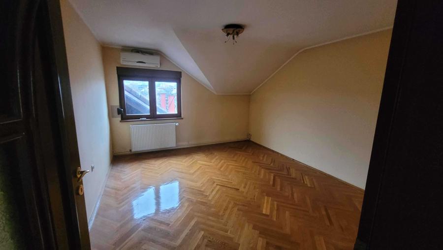 Imobil cu 3case:C1-3 nivele;C2-2nivele;C4-1 nivel;C3;C5;Piscina;Foisor - 6