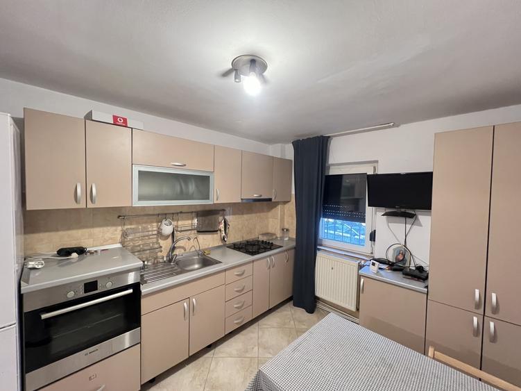 Apartament 3 camere, decomandate, Nord - 2
