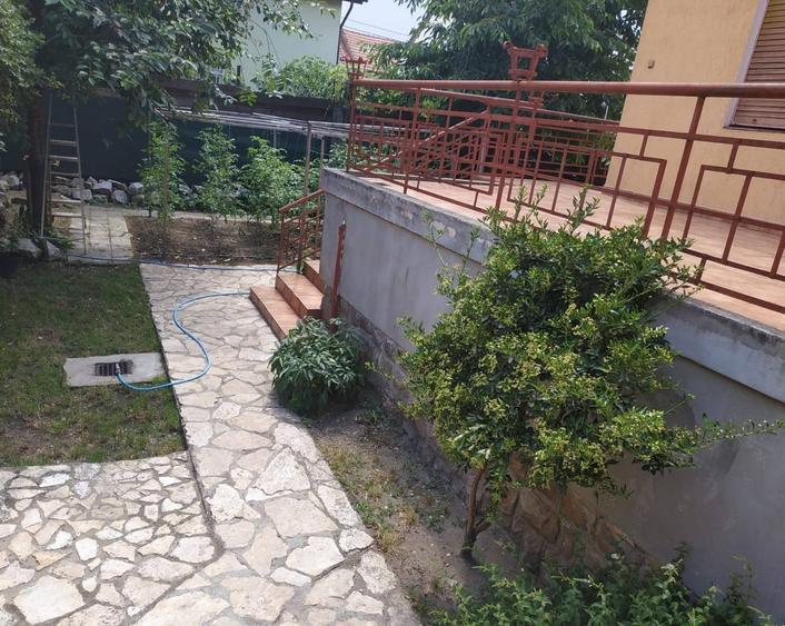 Casa centrala singur in curte - 9