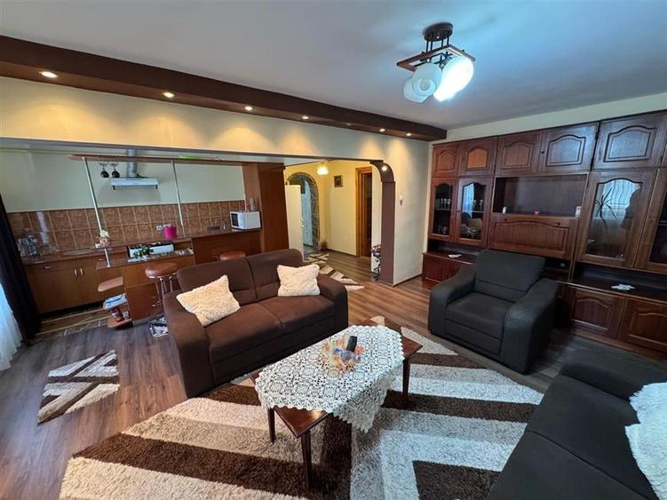 Apartament 3 camere, 92mp , etaj 4 cu acoperis, mobilat si utilat - 1