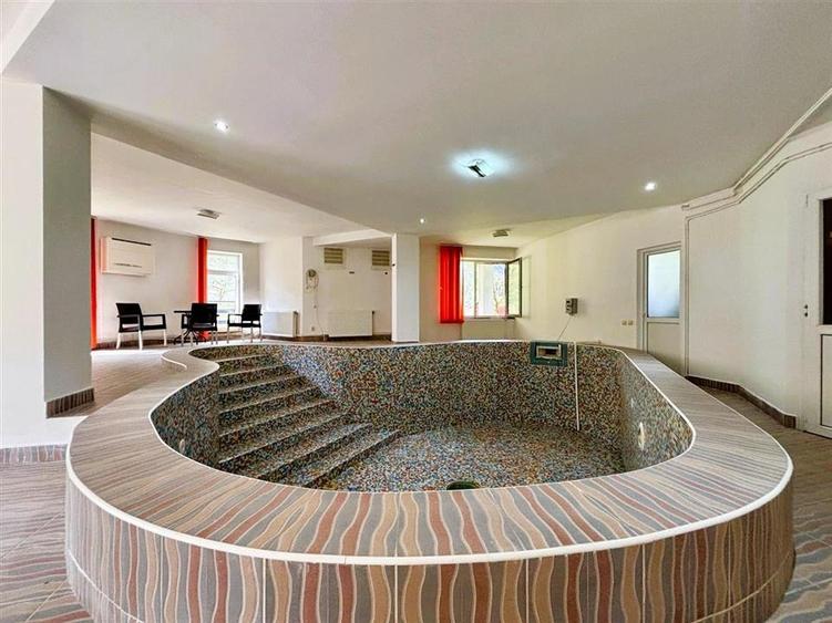 Vila Impunatoare cu Piscina pentru Familie sau Investitie Turistica - 39