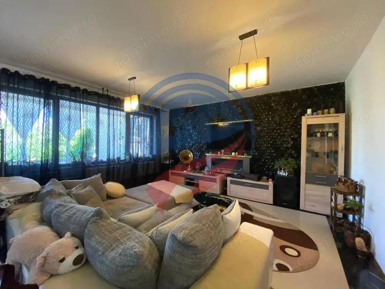 CASA DEOSEBITA APROAPE DE PROMENADA IN EUROCARTIER - 8