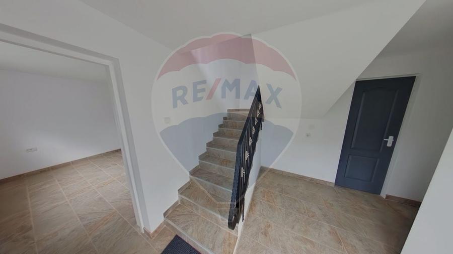 Casa / Vila cu 3 camere de vanzare in zona Central - 2