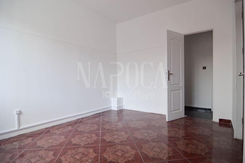 Casă individuală cu 11 camere cu Canalizare în Zorilor