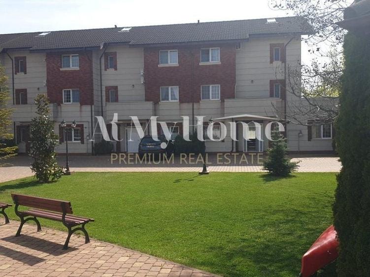 Duplex cu 7 camere cu Canalizare în Iancu Nicolae