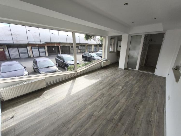 Spațiu comercial de vânzare – Petru Rareș, lângă Școala Nr. 3 - 1