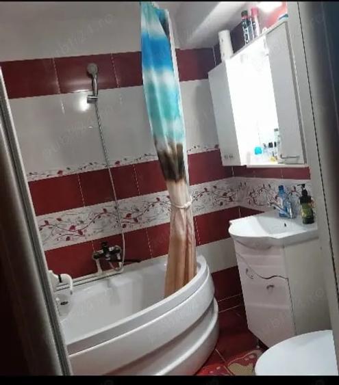 vand apartament 3 camere zona vale Pa?cani - 4