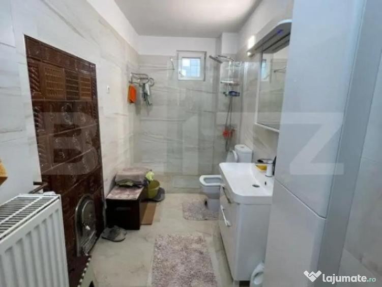 Casa 274 mp, teren 443 mp, zona centru LIVADA, pretabila si - 3