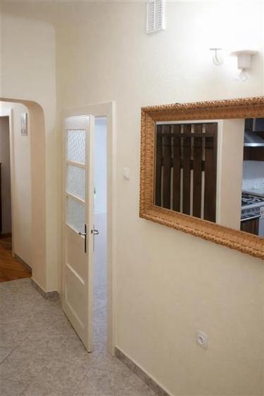 Nivel in vila, cu intrare si gradina proprie, loc parcare, Central, Brasov - 5