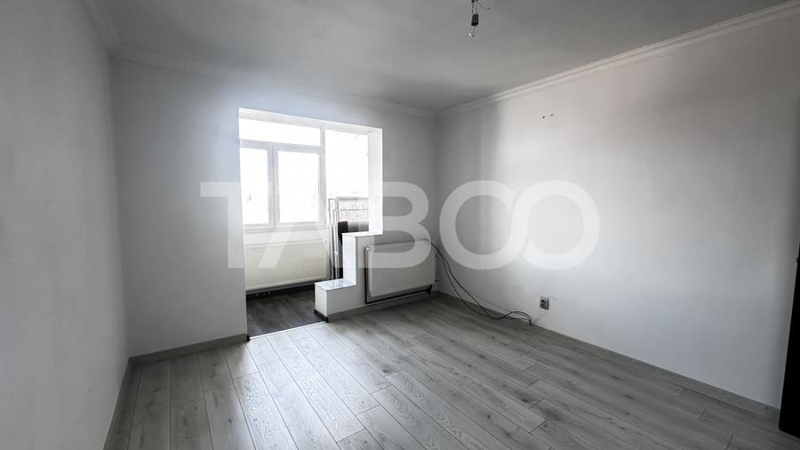 Apartament de vanzare decomandat 3 camere 50 mpu cu balcon Cisnadie - 2