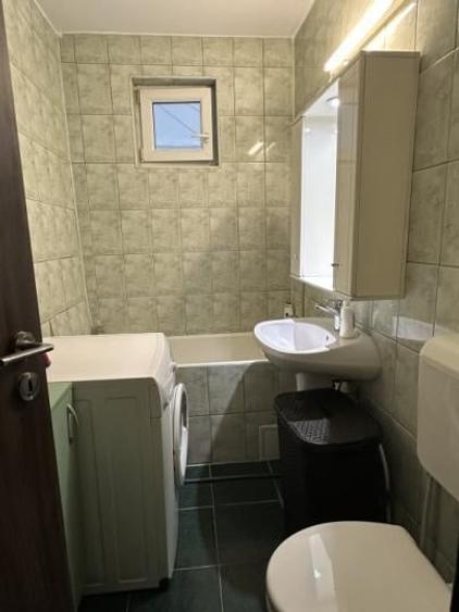 Apartament cu 3 camere semidecomandat, mobilat în Dristor