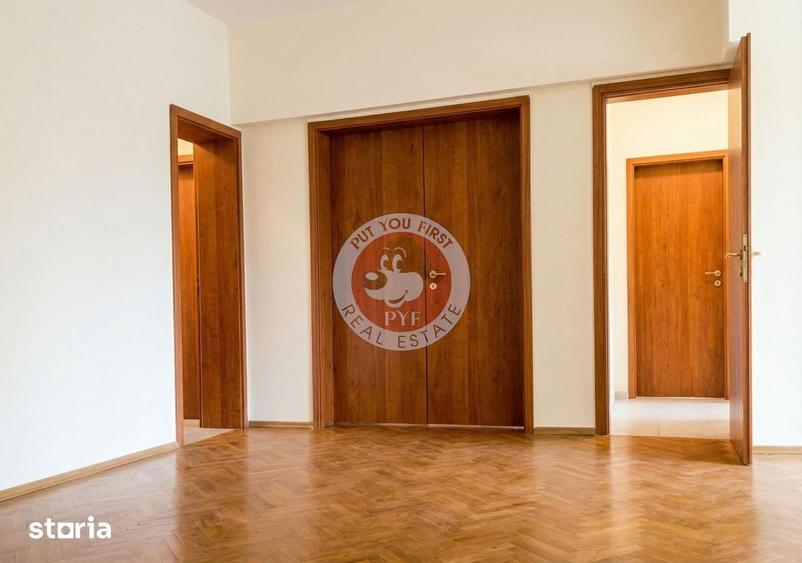 Apartament cu 5 camere decomandat în Romană