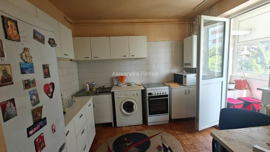 Apartament 3 camere, etaj 3, bloc cu lift nou, izolat, Fantanele