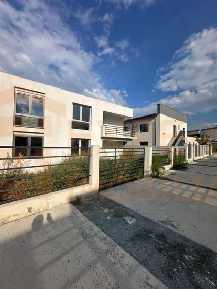 Duplex cu 4 camere cu Canalizare în Mamaia-Sat