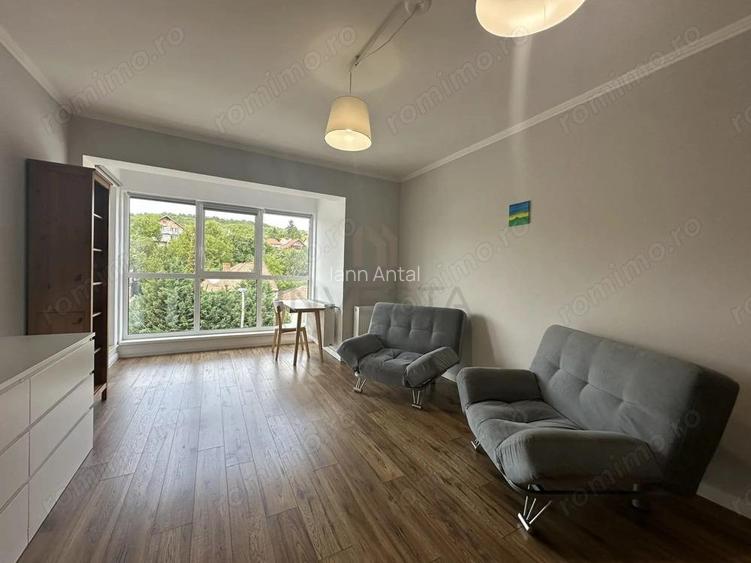 Vand apartament 2 camere + parcare in garaj pe str. Maramuresului