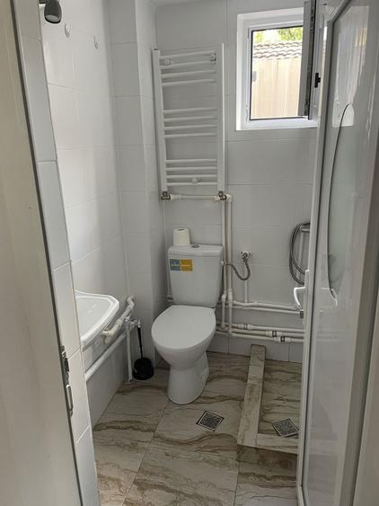 De inchiriat o camera cu baie - 1