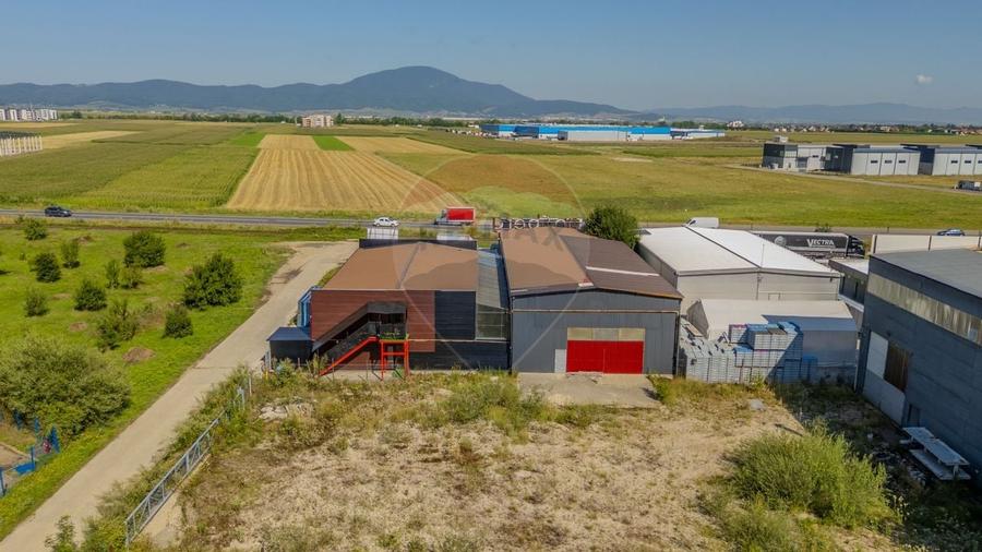 Hala + Spatiu de birouri cu destinatii multiple : Teren 1116 mp - 2