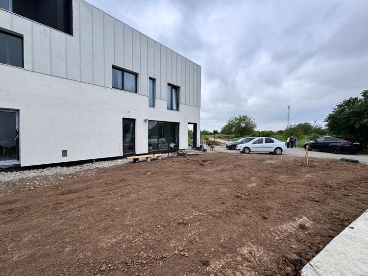 Casa deosebita P+1+M. 4 cam. Util 145mp. Teren 320mp - 1