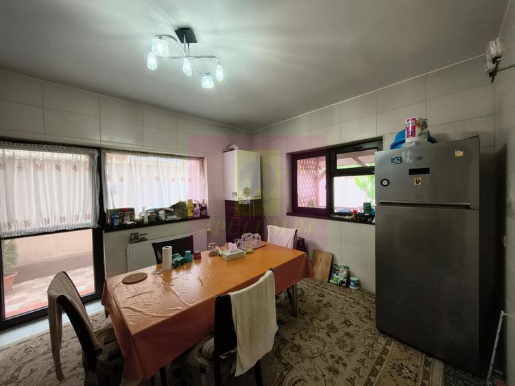 Casă cu 5 camere cu Teren 373 Mp în Afumați