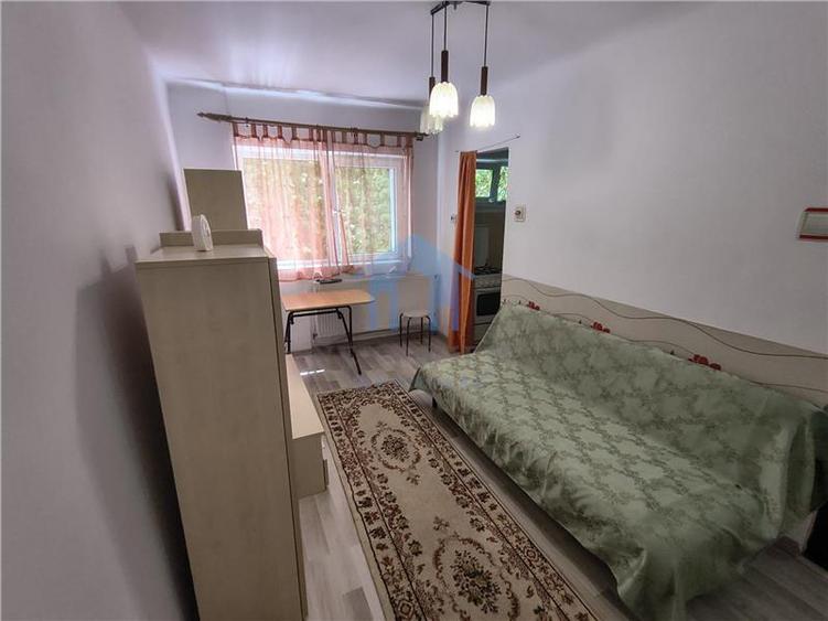 Garsonieră decomandată în Gruia