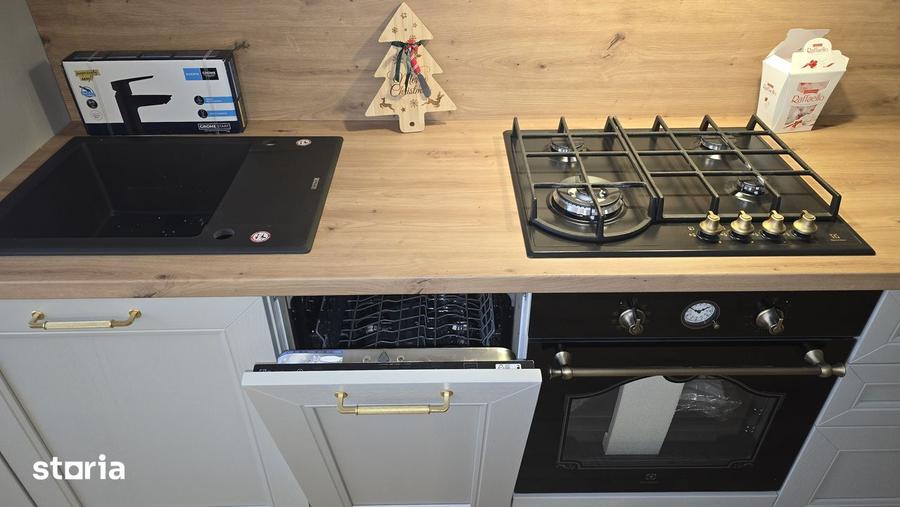 Apartament cu 4 camere decomandat în Micul Dallas