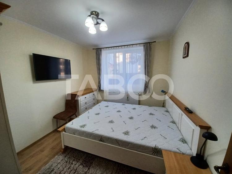 Apartament cu 3 camere semidecomandat, mobilat în Mihai Viteazul