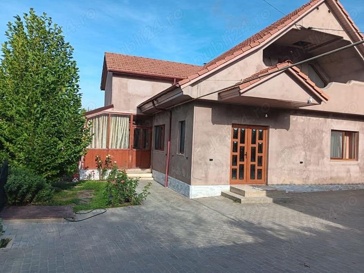 Casă cu Teren 500 Mp în Moinești