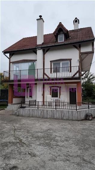Casă individuală cu 6 camere cu Teren 800 Mp în Central