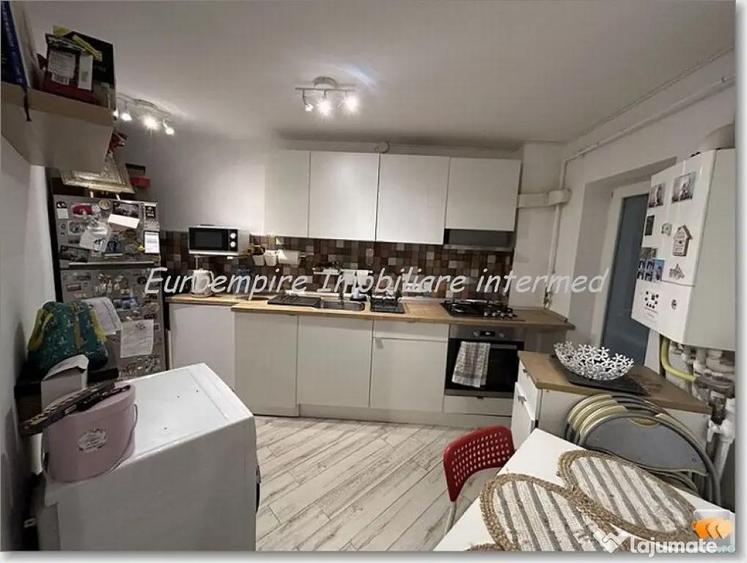 Apartament cu 2 camere decomandat în Casa de Cultură