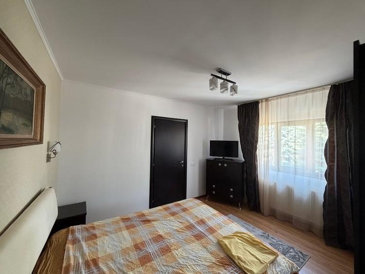 Casă individuală cu 5 camere cu Teren 355 Mp în Central