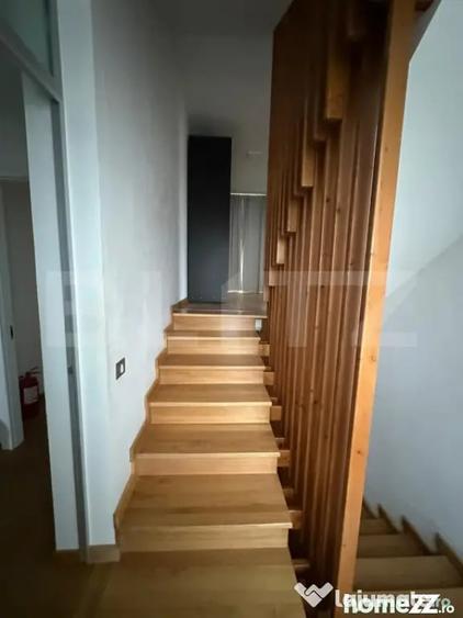 Casă cu 7 camere cu Teren 163 Mp în Lucian Blaga