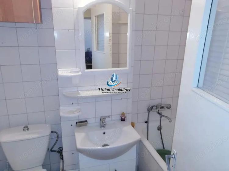 Apartament cu 3 camere semidecomandat în Dărmănești