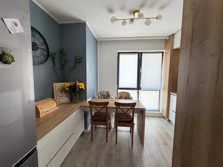 Apartament cu 3 camere decomandat în Sisești