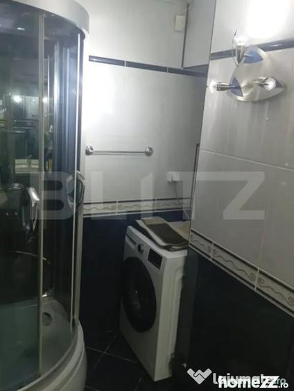 Apartament cu 4 camere decomandat în Cetate
