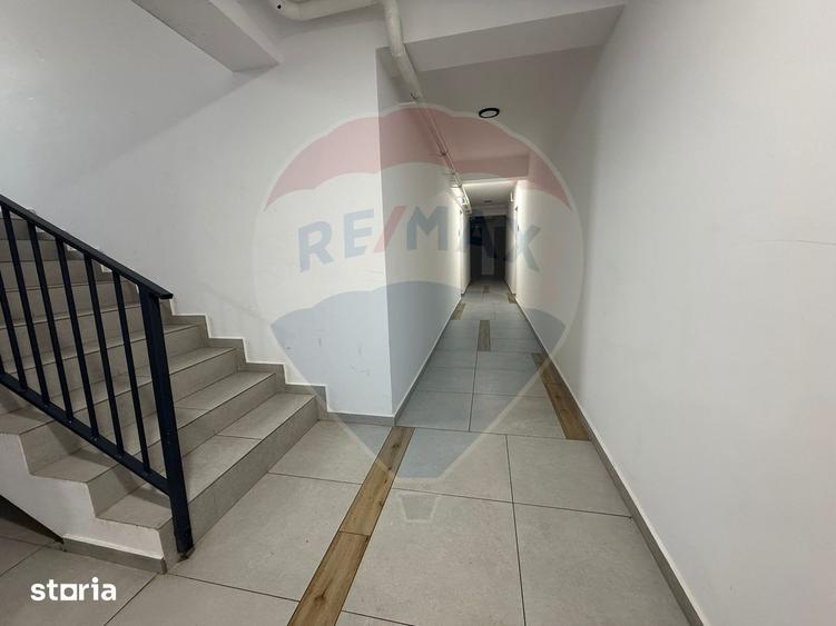 Apartament cu 3 camere decomandat în Tractorul