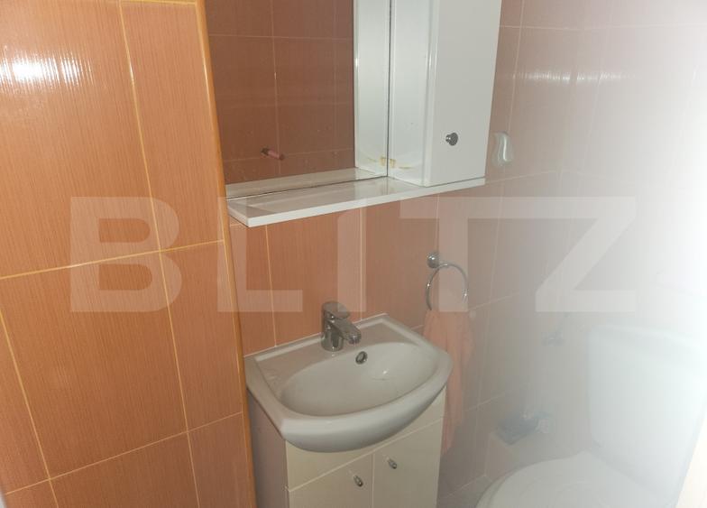 Apartament cu 3 camere semidecomandat în Cugir