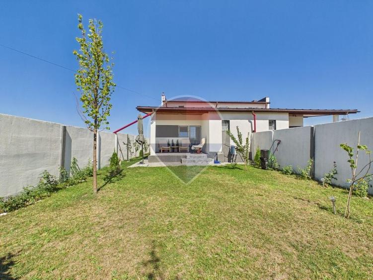 Duplex cu 4 camere cu Teren 250 Mp în Domnești