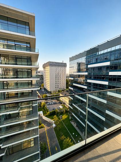 Apartament cu 3 camere semidecomandat în Barbu Văcărescu