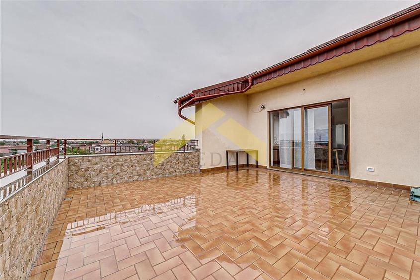 Penthouse cu 3 camere decomandat, mobilat în Bujac