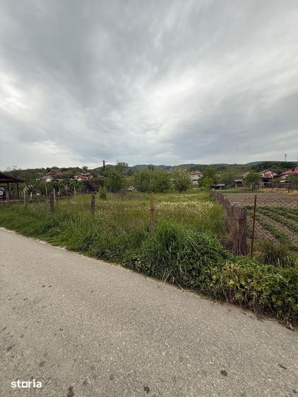 Teren de 1021 mp, în Vlădești