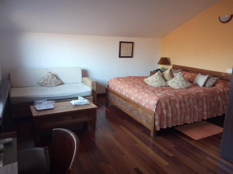 Casă individuală cu 15 camere cu Canalizare în Cornu de Jos (Cornu)