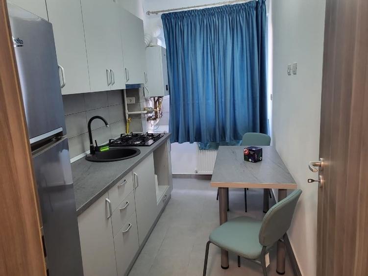Apartament cu 2 camere decomandat, mobilat în Tractorul