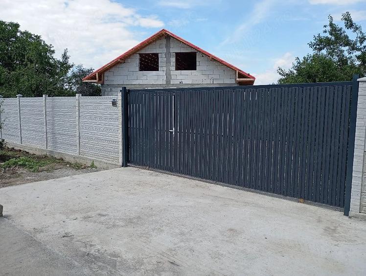 Casă cu 3 camere cu Teren 1700 Mp în Jugureni
