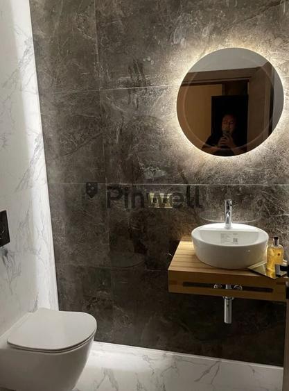 Casă cu 6 camere cu Canalizare în Central