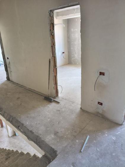 Casă individuală cu 5 camere cu Canalizare în Central