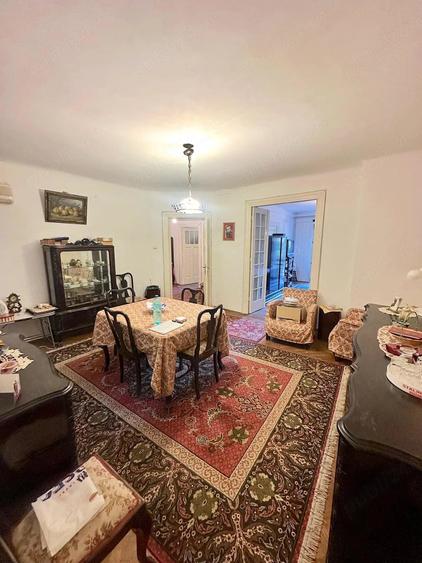 Apartament cu 3 camere semidecomandat în Cișmigiu