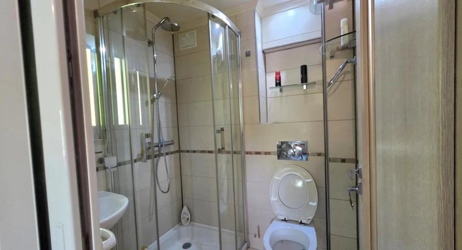 Apartament cu 3 camere semidecomandat în Complex Studențesc